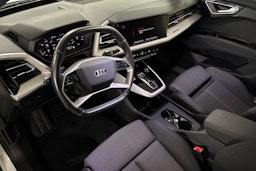valkoinen Audi Q4 e-tron 2023 kuva 6.