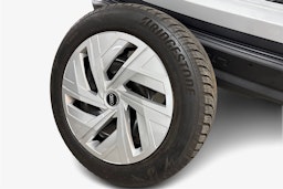 valkoinen Audi Q4 e-tron 2023 kuva 9.