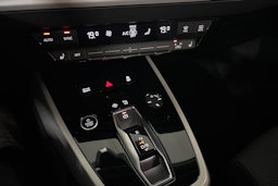 valkoinen Audi Q4 e-tron 2023 kuva 26.