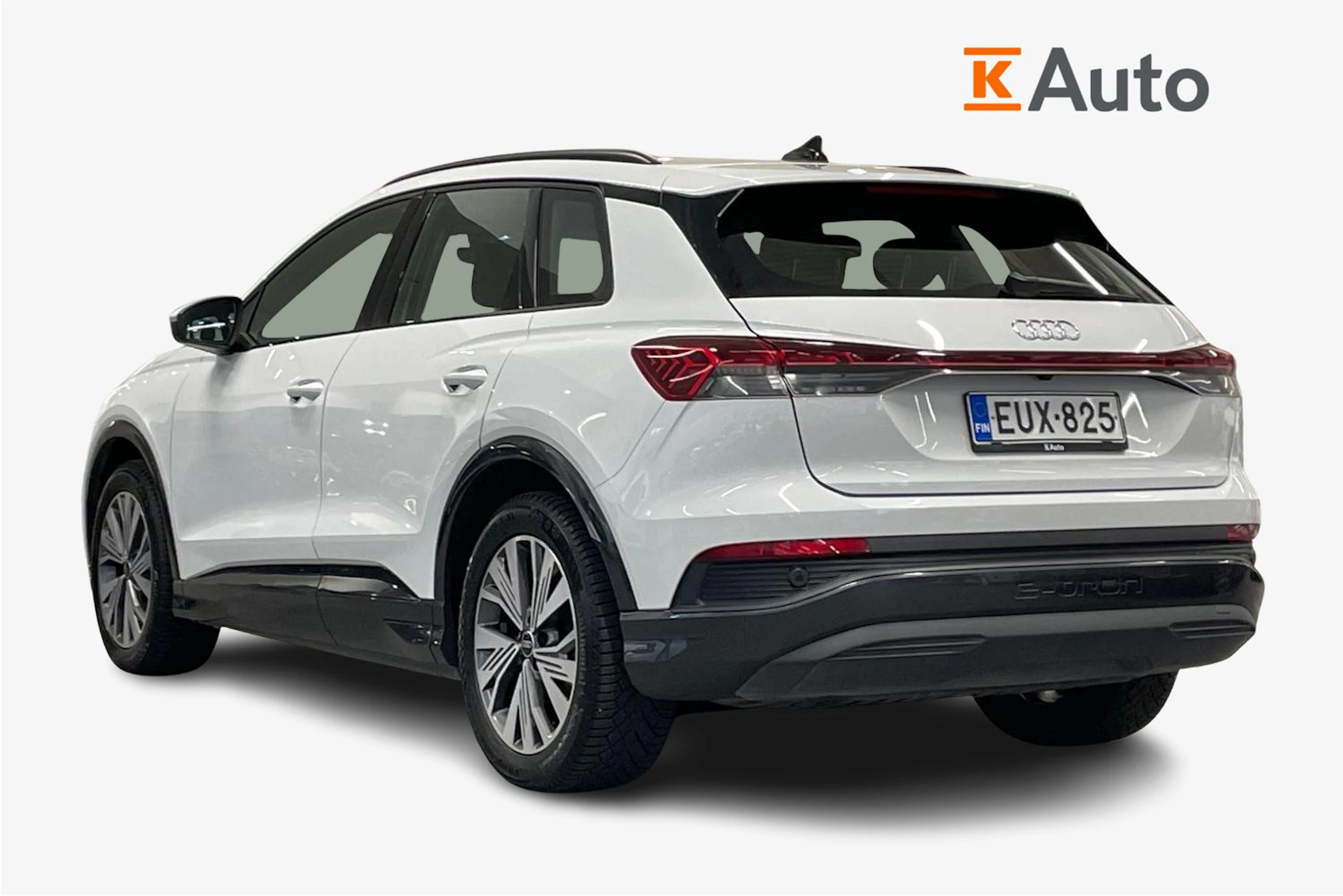 Valkoinen Audi Q4 e-tron 2023 kuva 2.