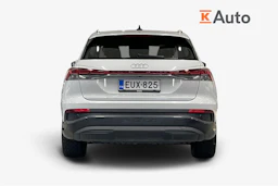Valkoinen Audi Q4 e-tron 2023 kuva 3.