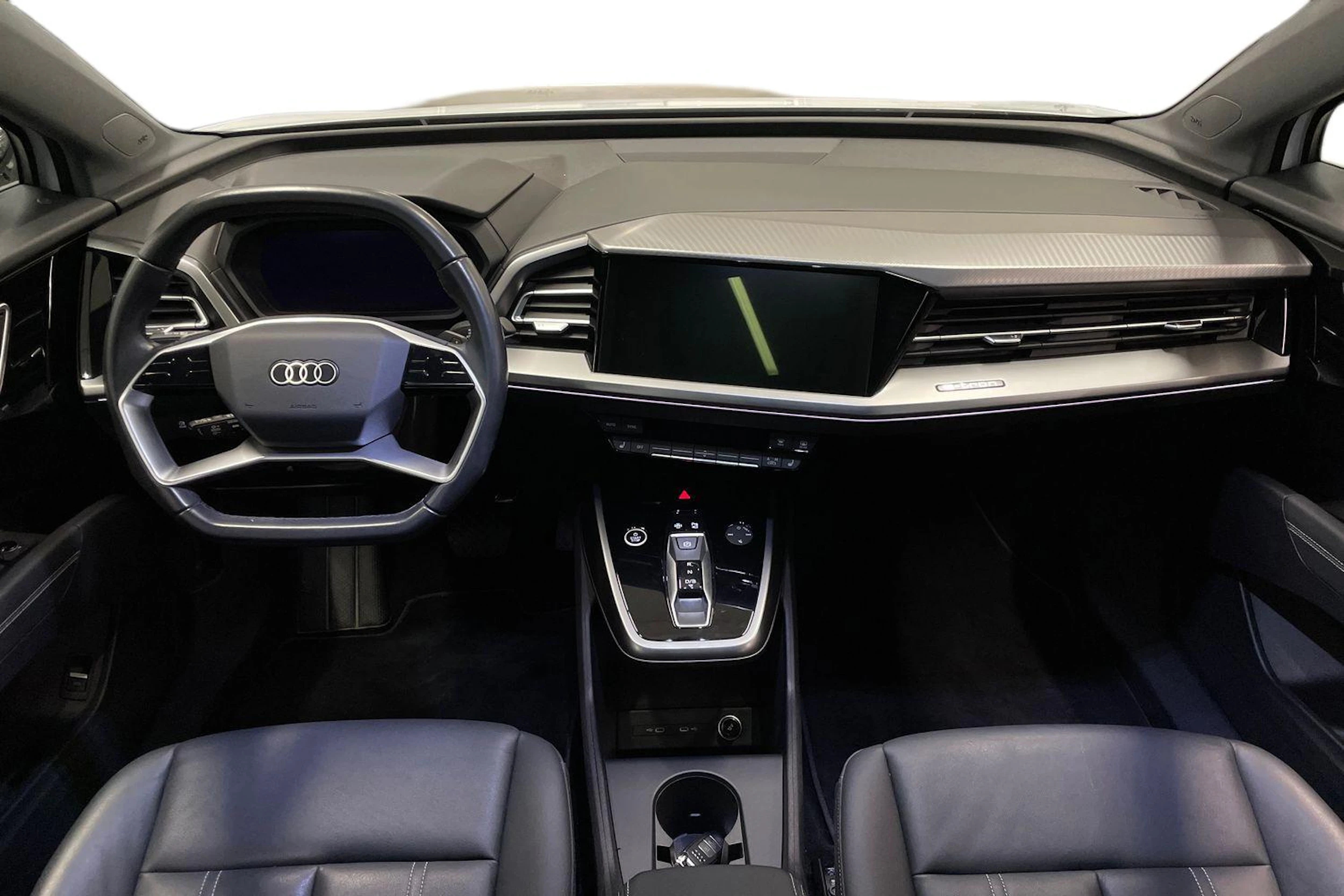 Valkoinen Audi Q4 e-tron 2023 kuva 7.