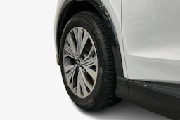 Valkoinen Audi Q4 e-tron 2023 kuva 9.