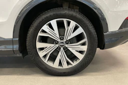 Valkoinen Audi Q4 e-tron 2023 kuva 10.