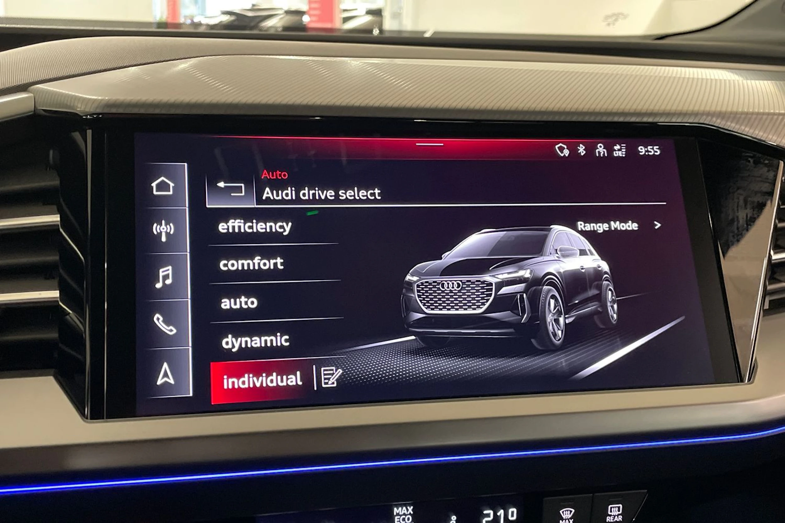 Valkoinen Audi Q4 e-tron 2023 kuva 20.