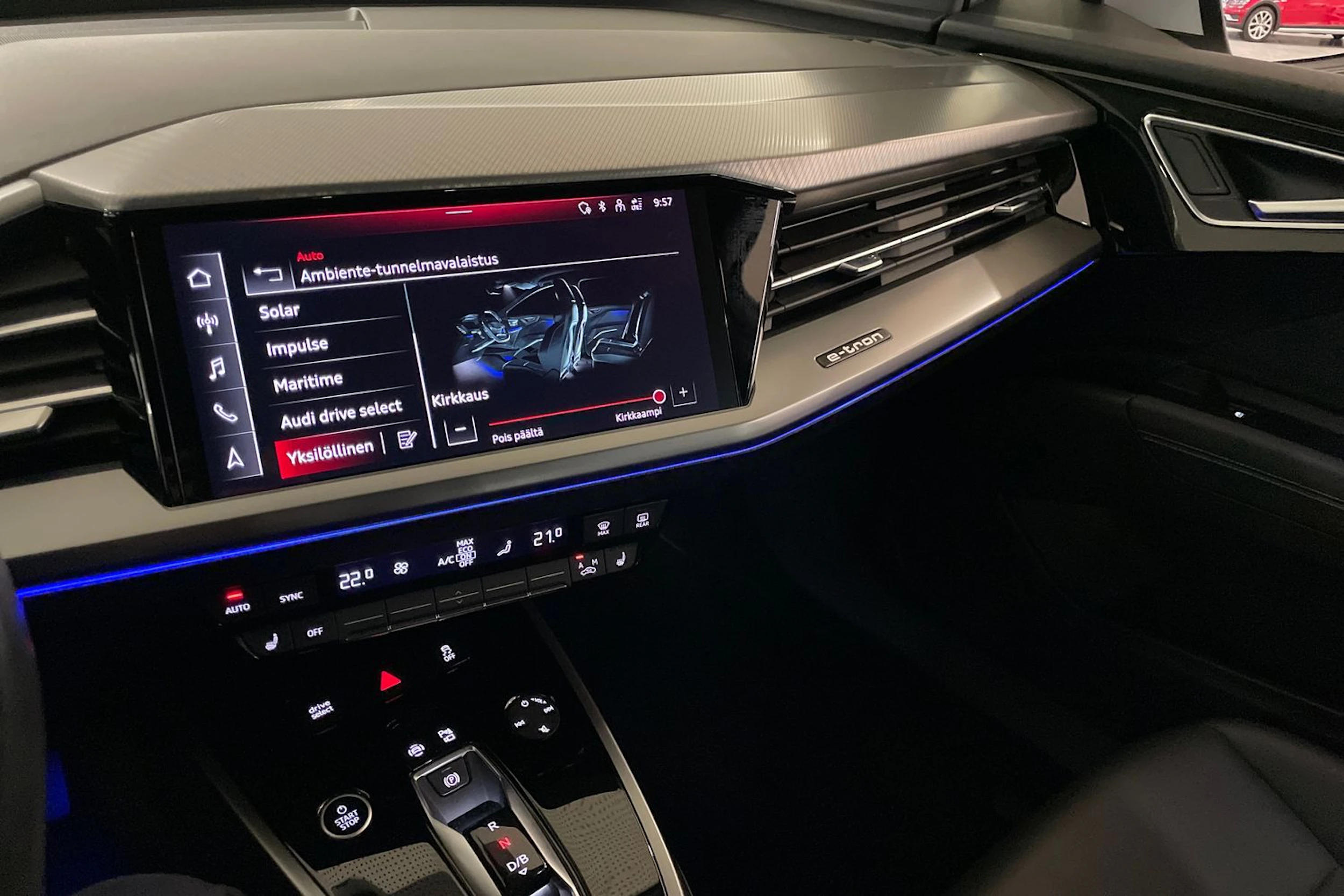 Valkoinen Audi Q4 e-tron 2023 kuva 24.