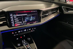 Valkoinen Audi Q4 e-tron 2023 kuva 24.