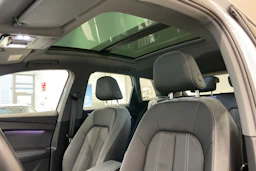Valkoinen Audi Q4 e-tron 2023 kuva 27.