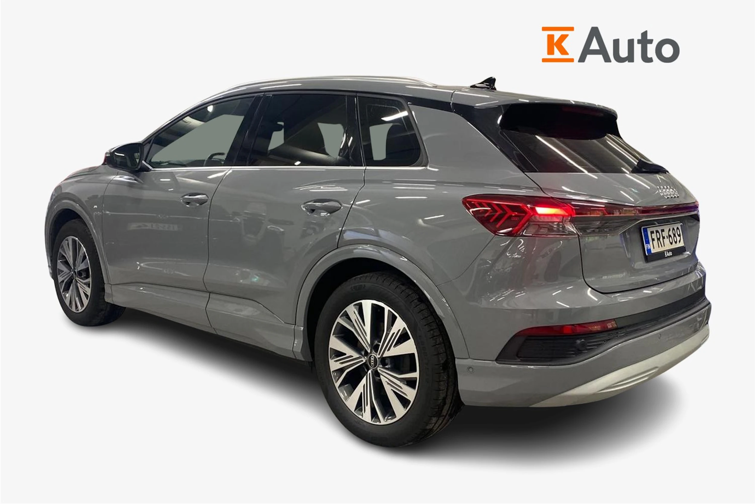 Harmaa Audi Q4 e-tron 2023 kuva 2.