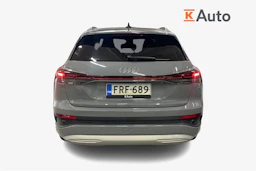 Harmaa Audi Q4 e-tron 2023 kuva 3.