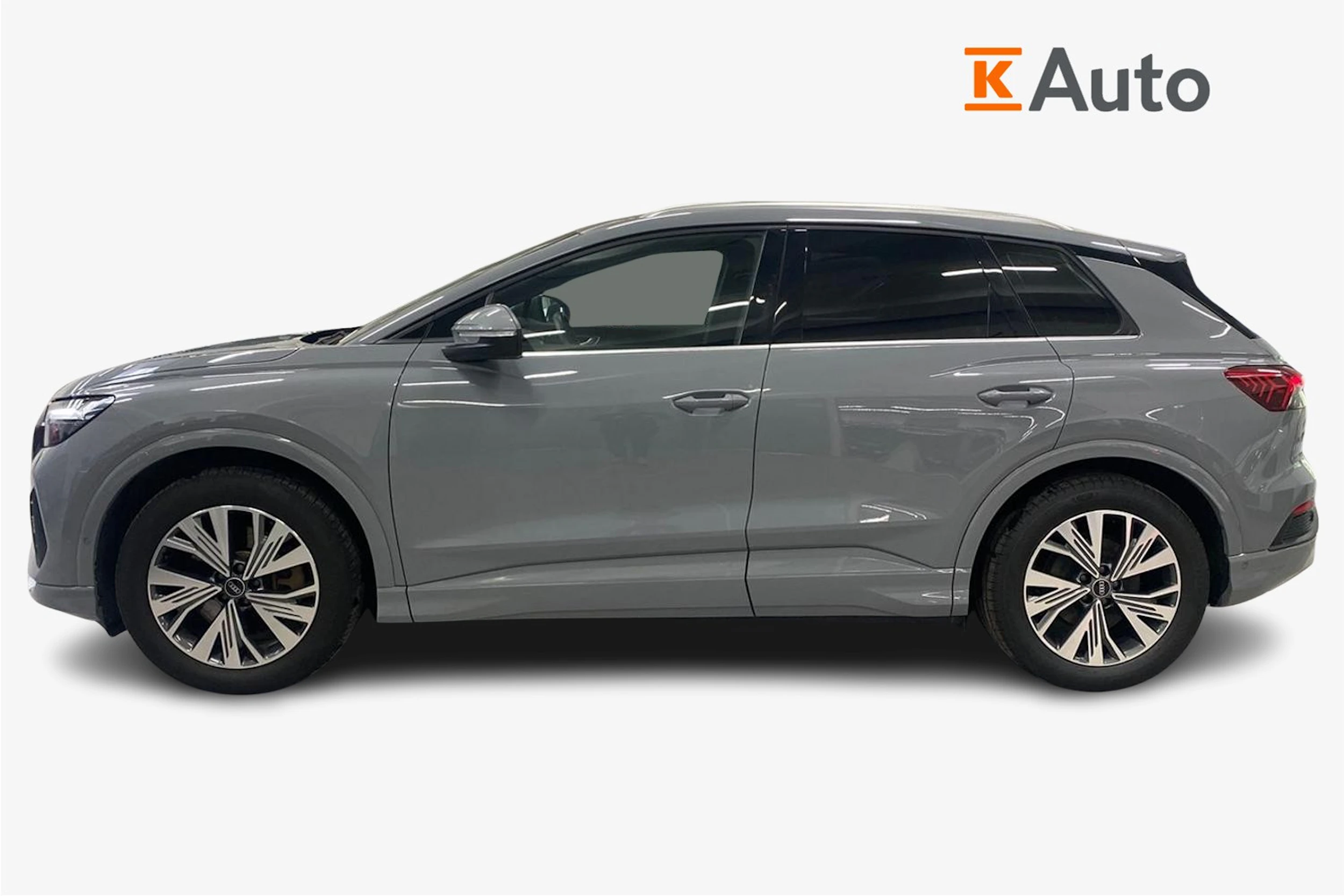 Harmaa Audi Q4 e-tron 2023 kuva 5.
