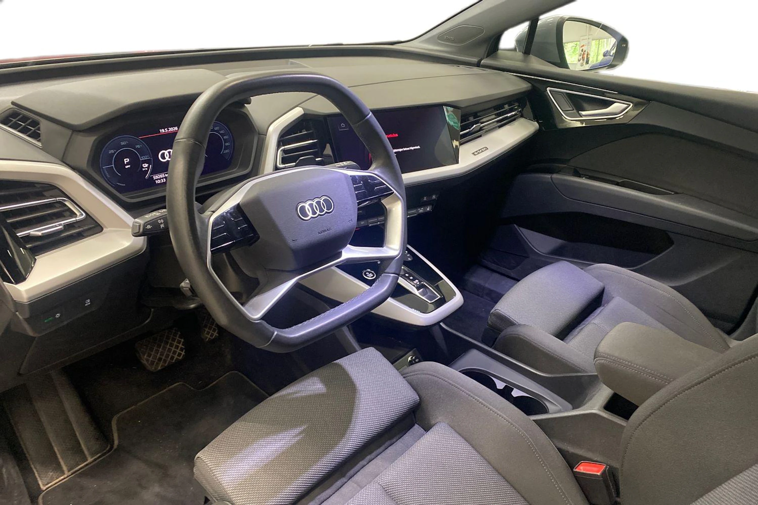 Harmaa Audi Q4 e-tron 2023 kuva 6.