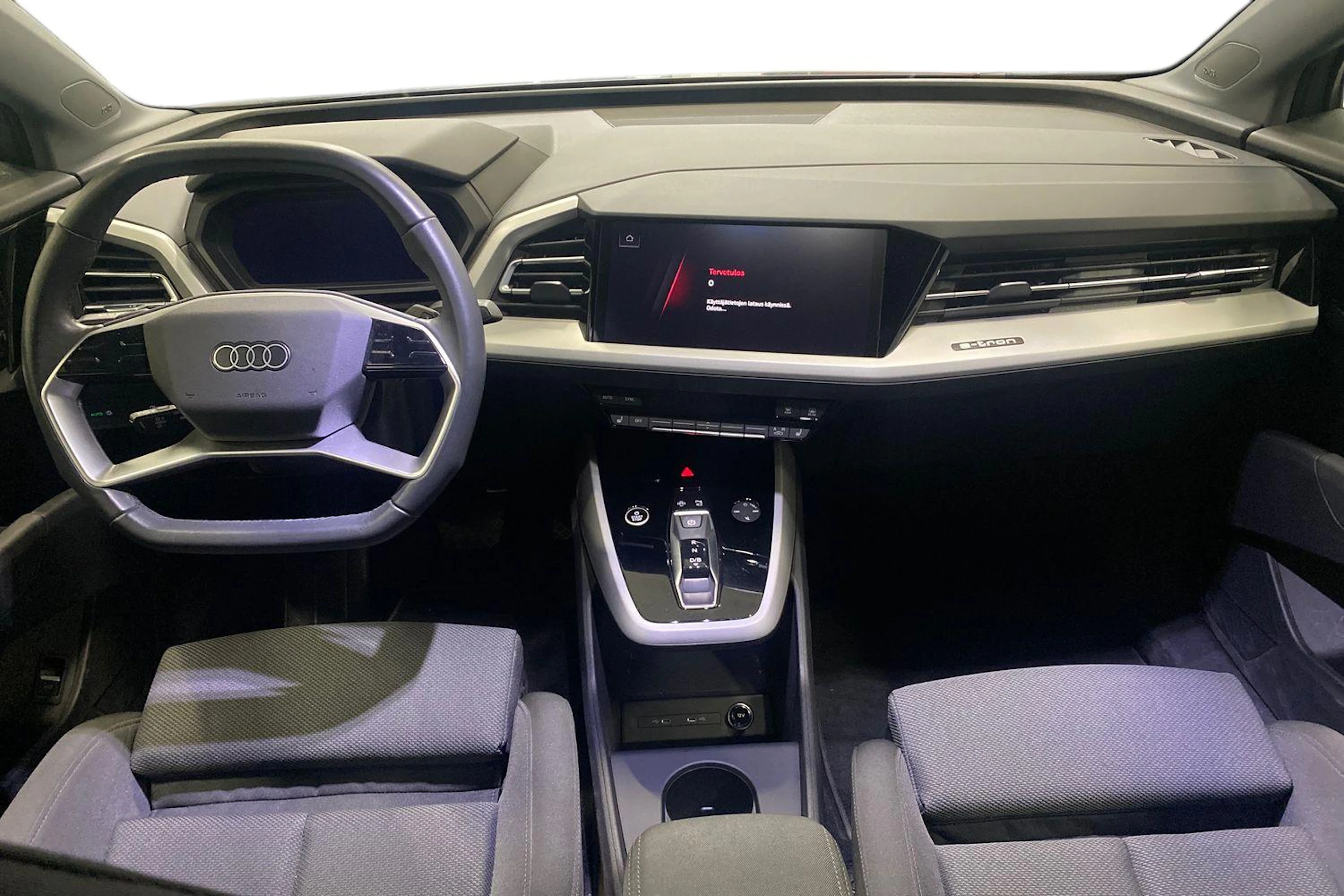 Harmaa Audi Q4 e-tron 2023 kuva 7.