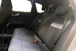 Harmaa Audi Q4 e-tron 2023 kuva 8.