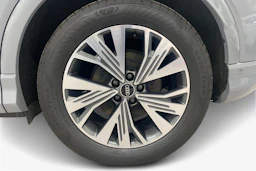 Harmaa Audi Q4 e-tron 2023 kuva 9.