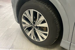 Harmaa Audi Q4 e-tron 2023 kuva 10.