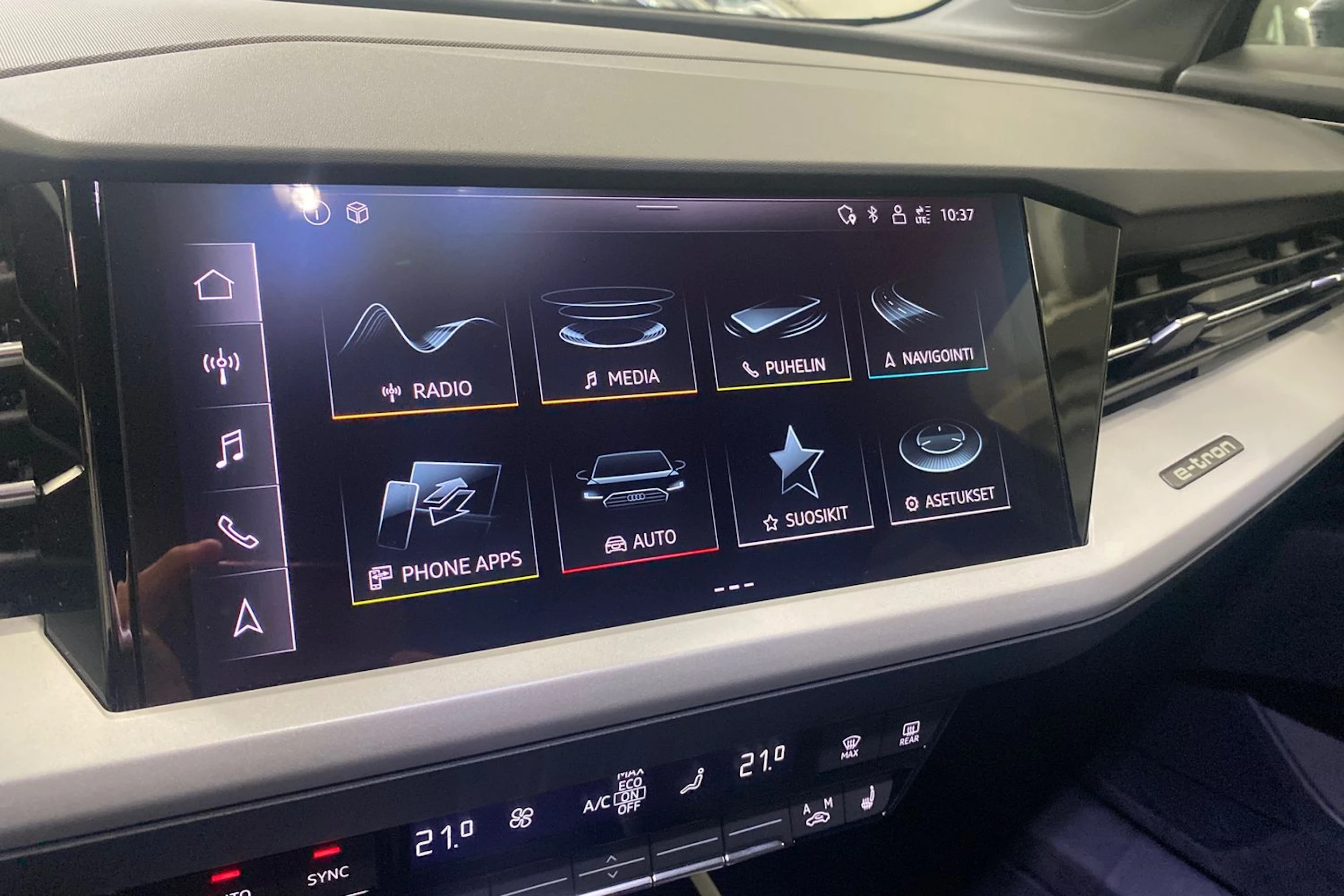 Harmaa Audi Q4 e-tron 2023 kuva 14.