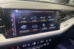 Harmaa Audi Q4 e-tron 2023 kuva 14.