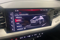 Harmaa Audi Q4 e-tron 2023 kuva 17.