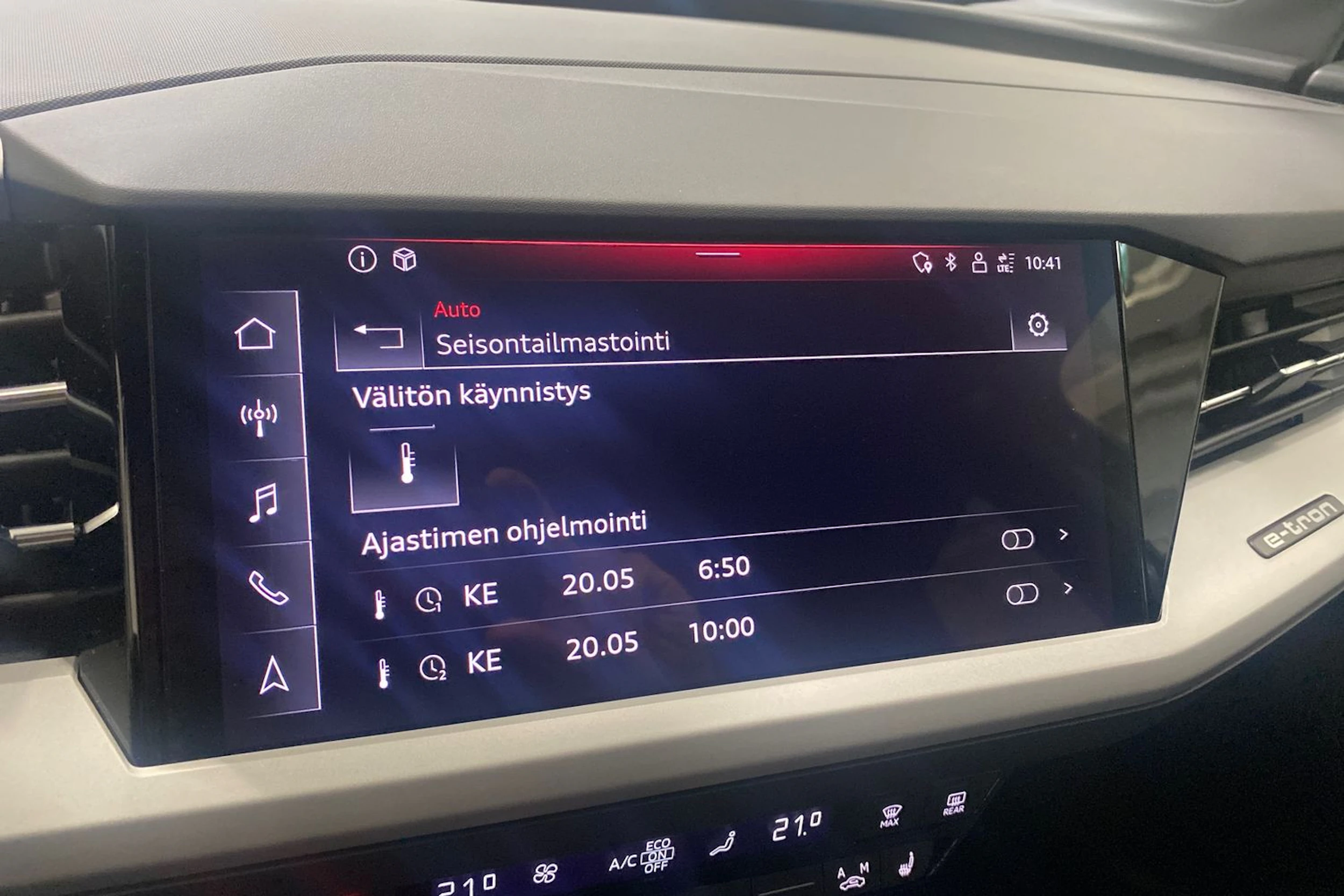 Harmaa Audi Q4 e-tron 2023 kuva 18.