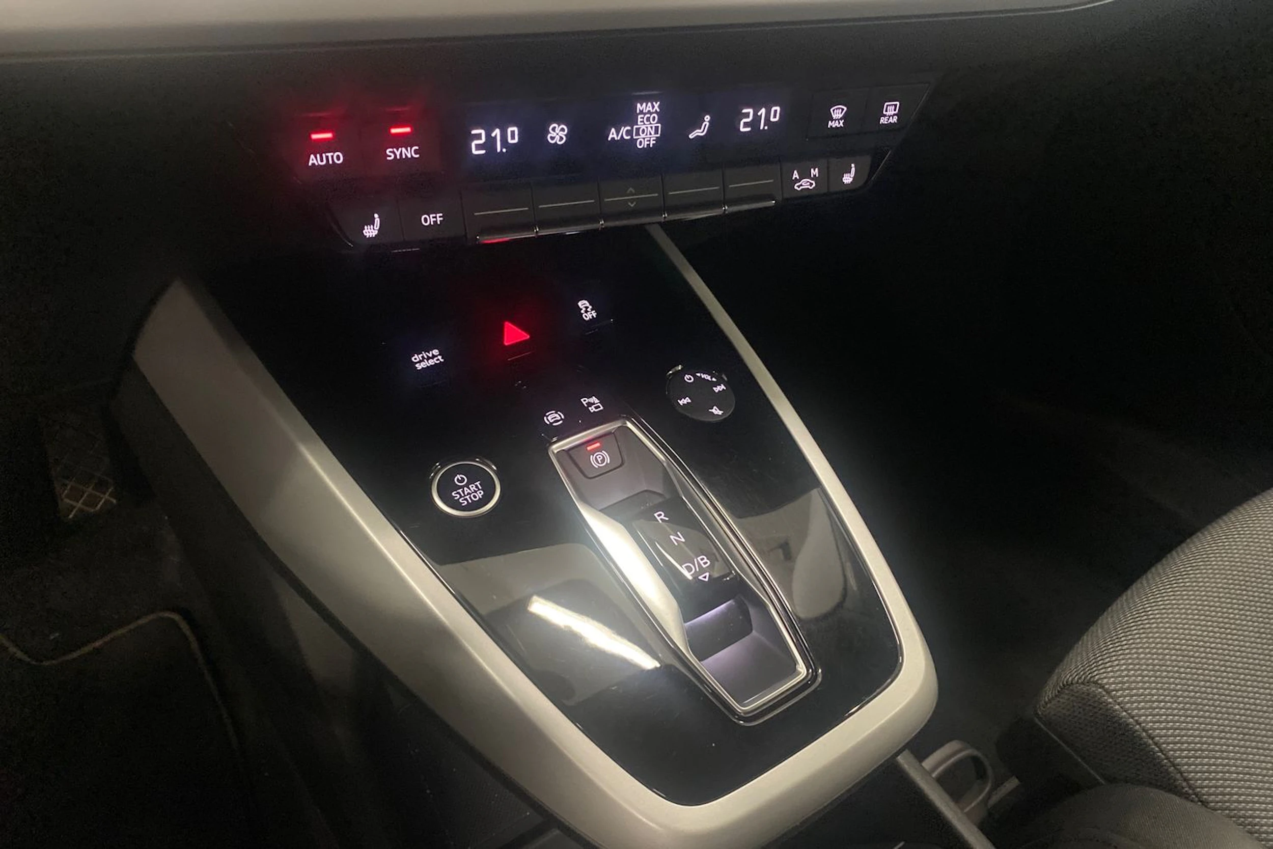 Harmaa Audi Q4 e-tron 2023 kuva 20.