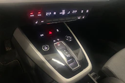 Harmaa Audi Q4 e-tron 2023 kuva 20.
