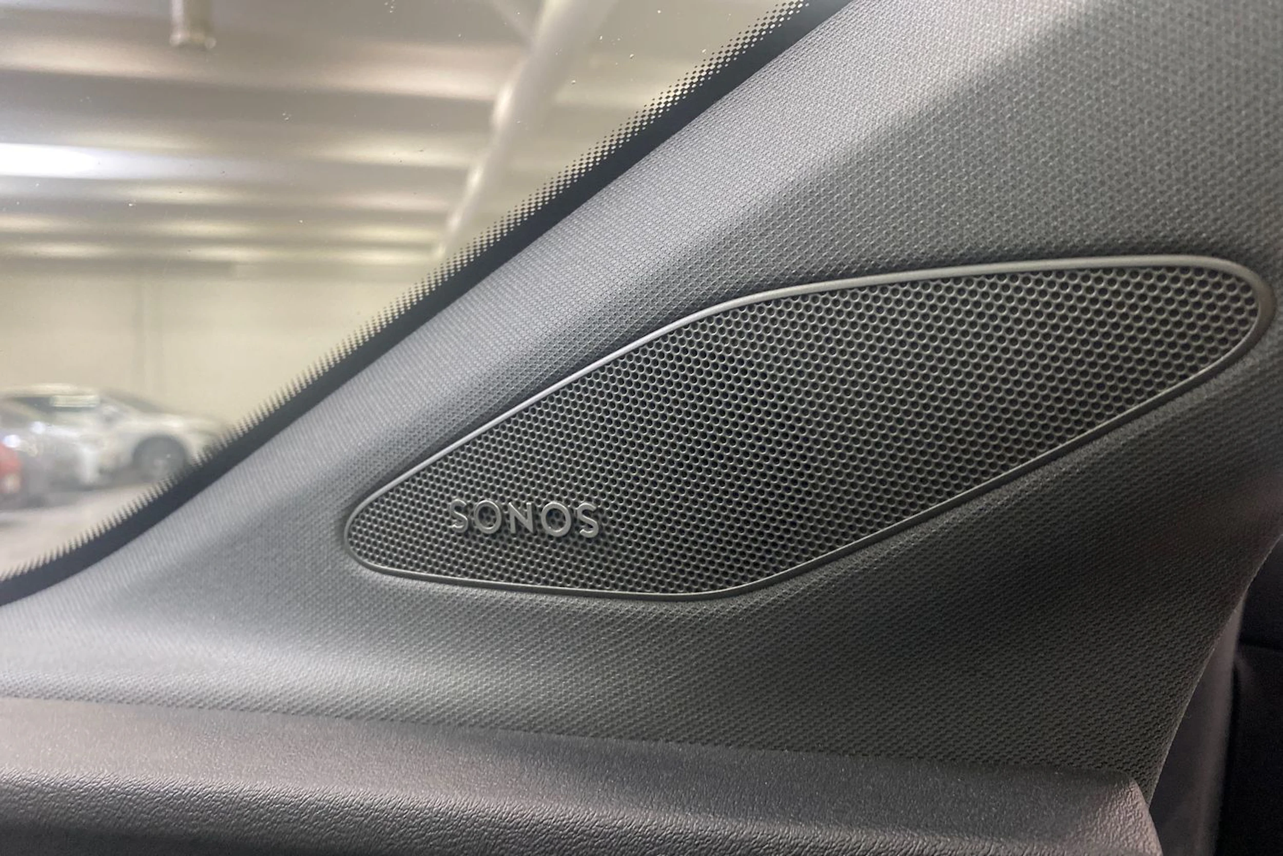 Harmaa Audi Q4 e-tron 2023 kuva 25.