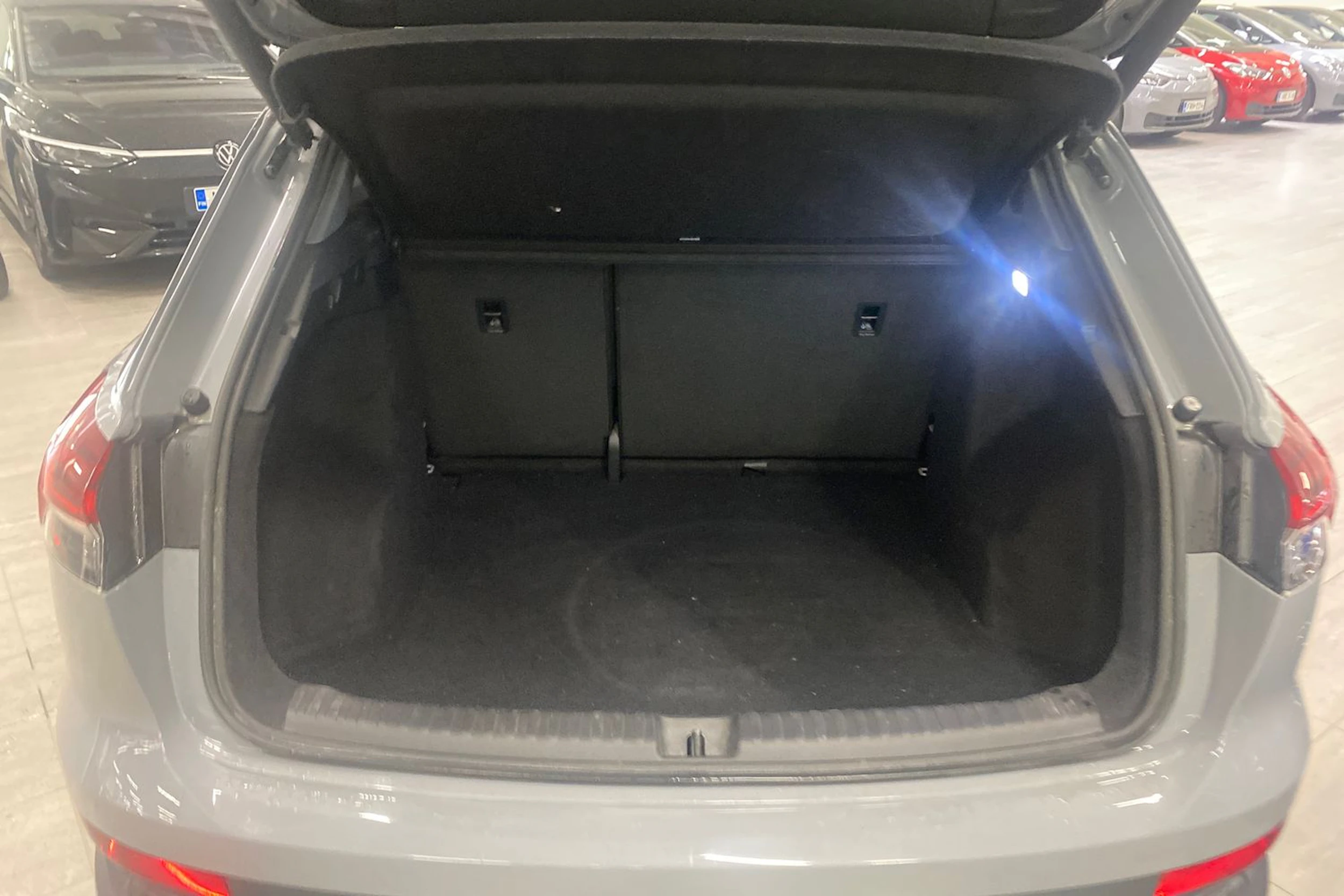 Harmaa Audi Q4 e-tron 2023 kuva 27.