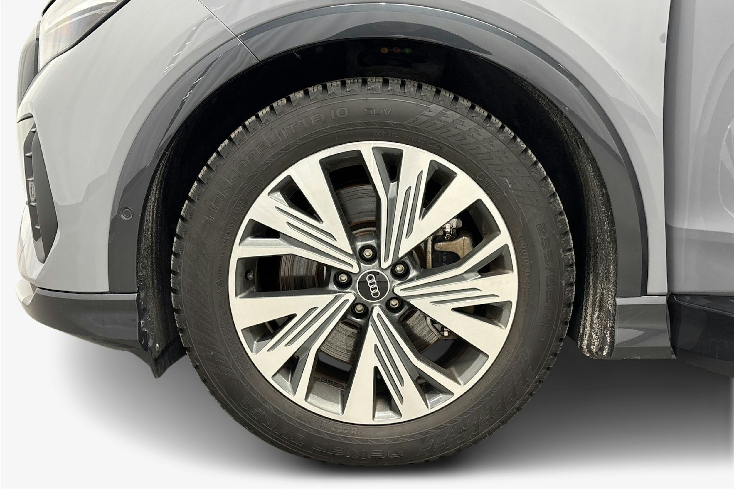 harmaa Audi Q4 e-tron 2023 kuva 11.