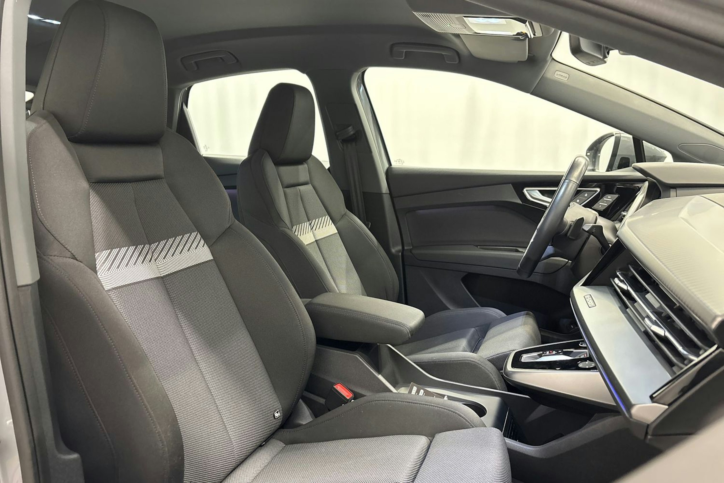 harmaa Audi Q4 e-tron 2023 kuva 14.