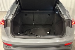 harmaa Audi Q4 e-tron 2023 kuva 15.