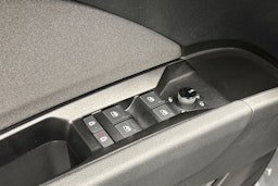 harmaa Audi Q4 e-tron 2023 kuva 18.