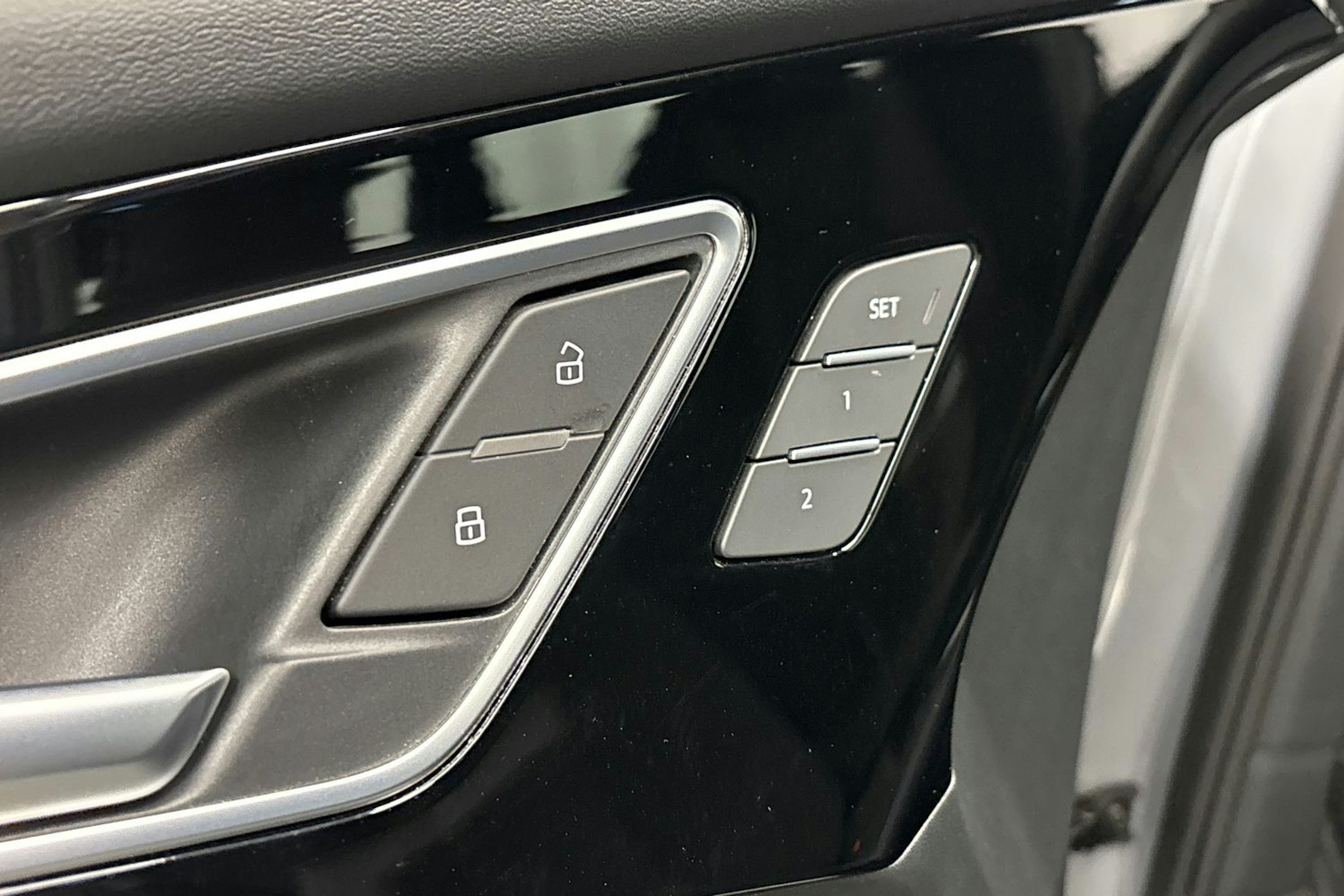 harmaa Audi Q4 e-tron 2023 kuva 19.