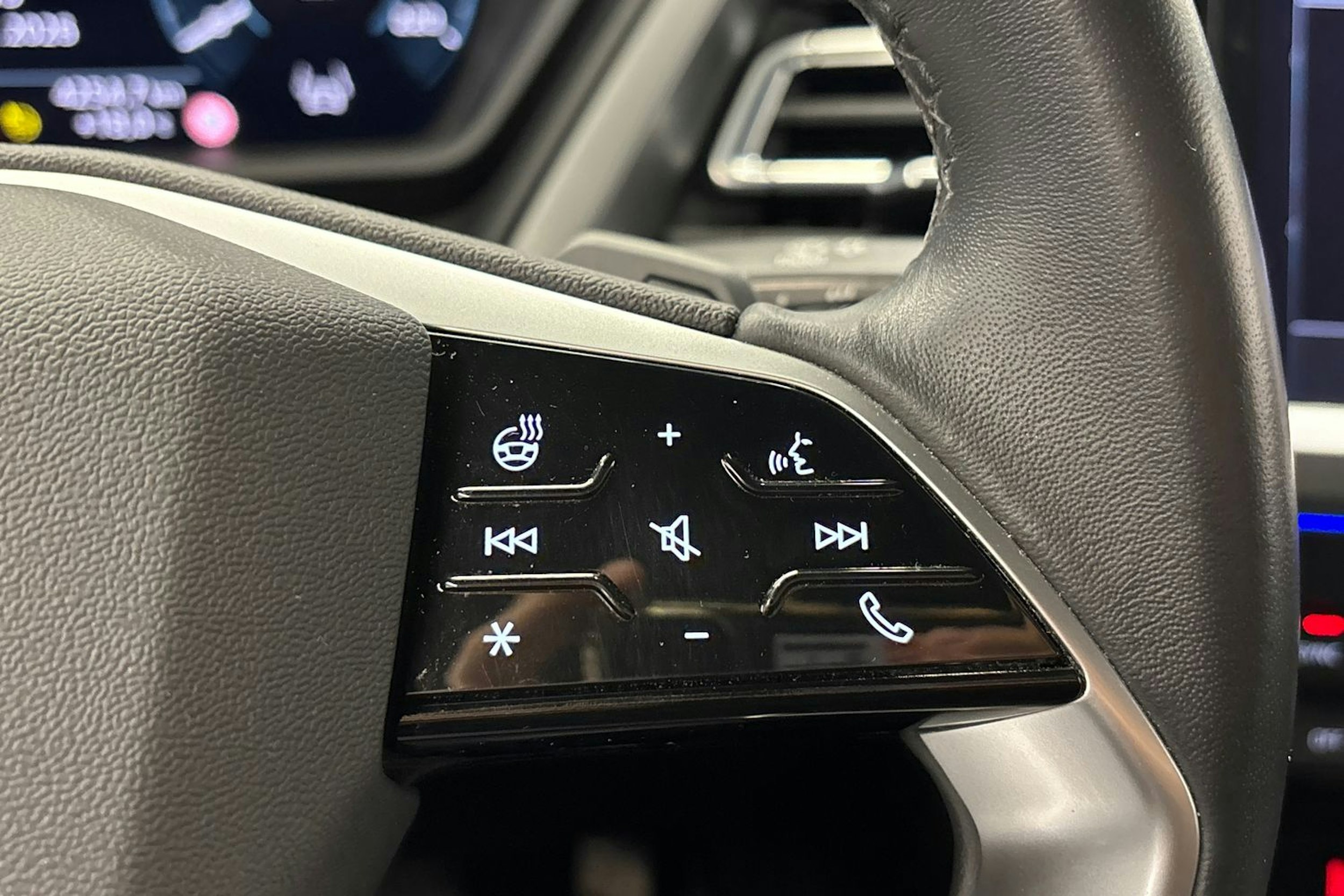 harmaa Audi Q4 e-tron 2023 kuva 24.