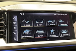 harmaa Audi Q4 e-tron 2023 kuva 26.