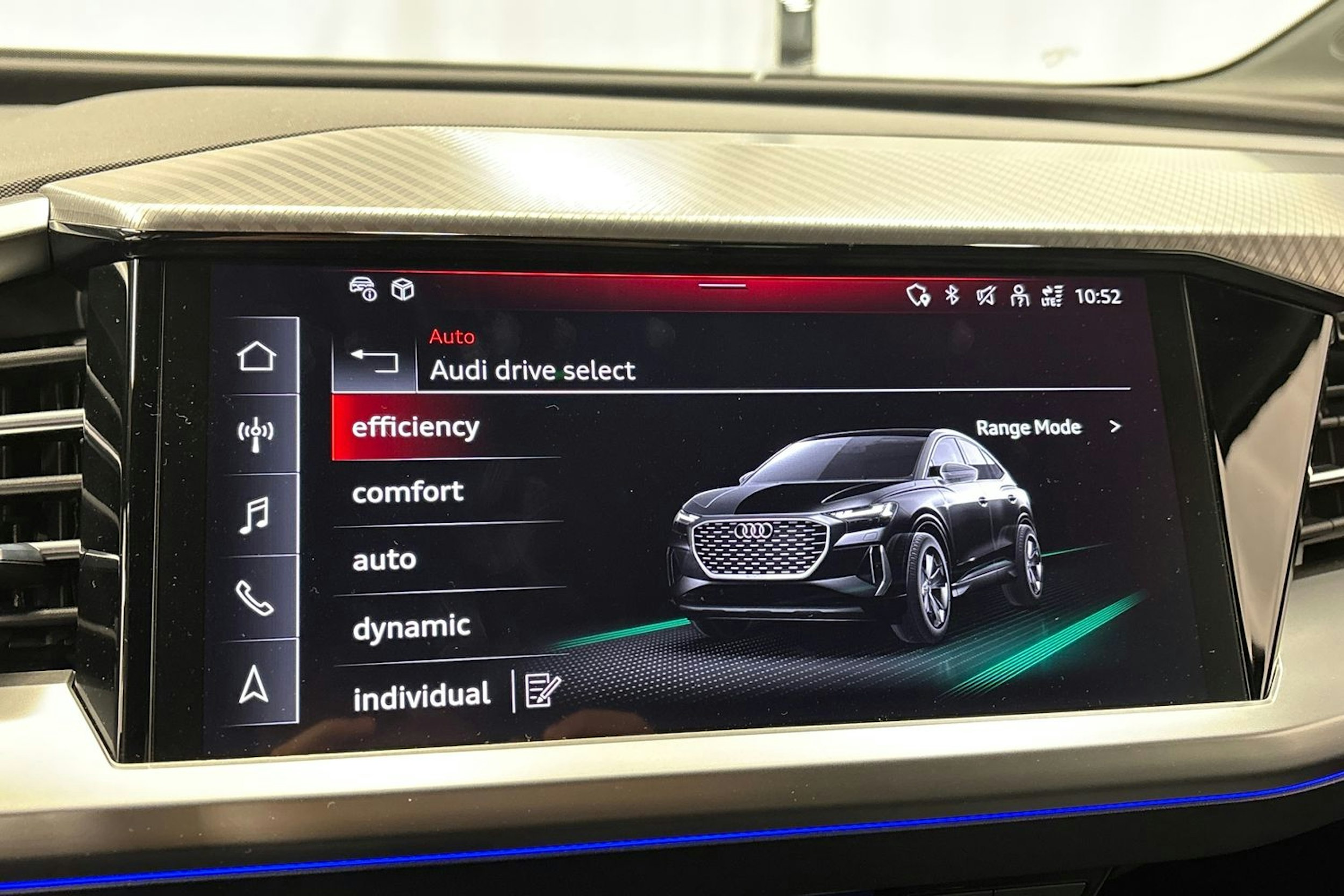 harmaa Audi Q4 e-tron 2023 kuva 28.