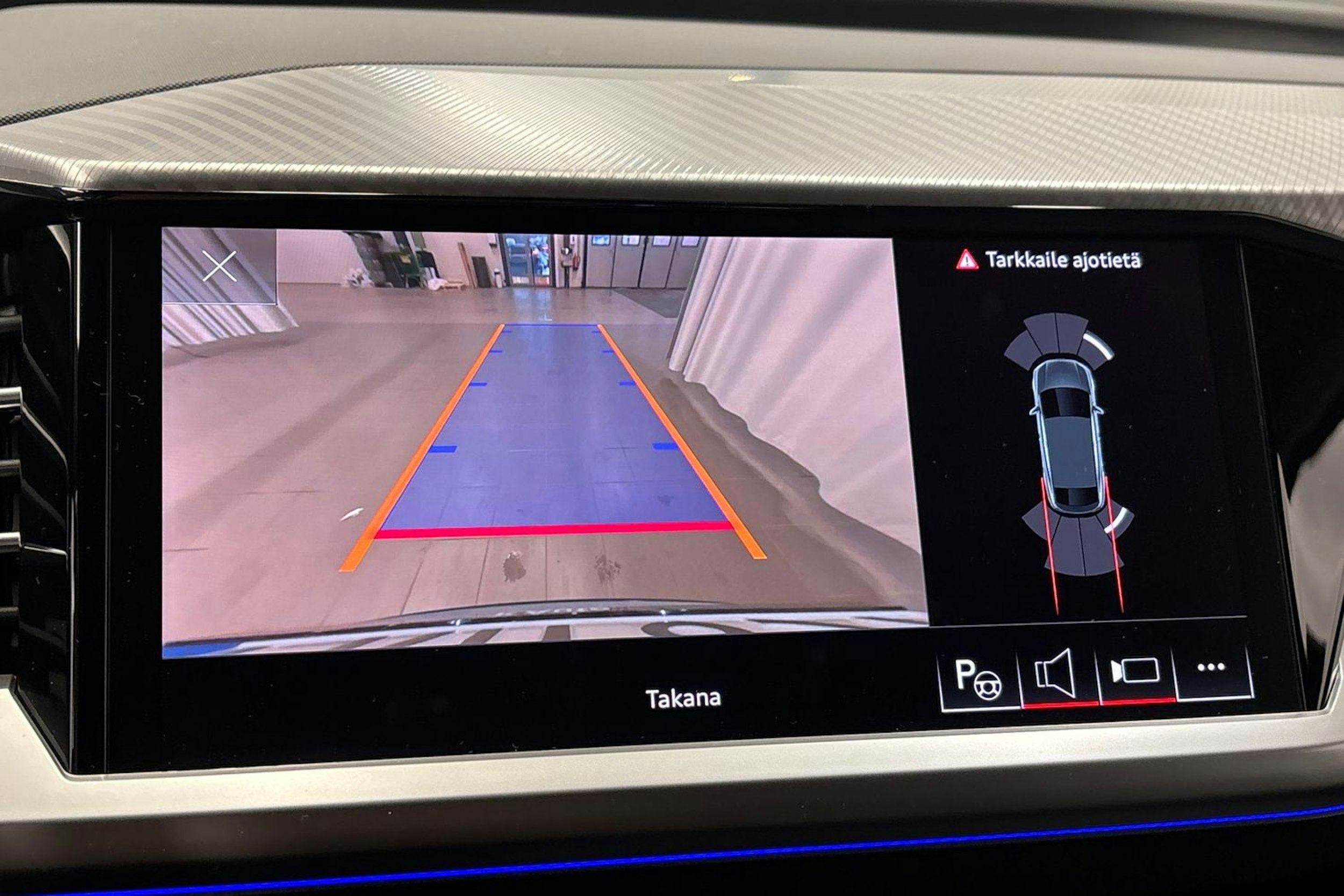 harmaa Audi Q4 e-tron 2023 kuva 29.