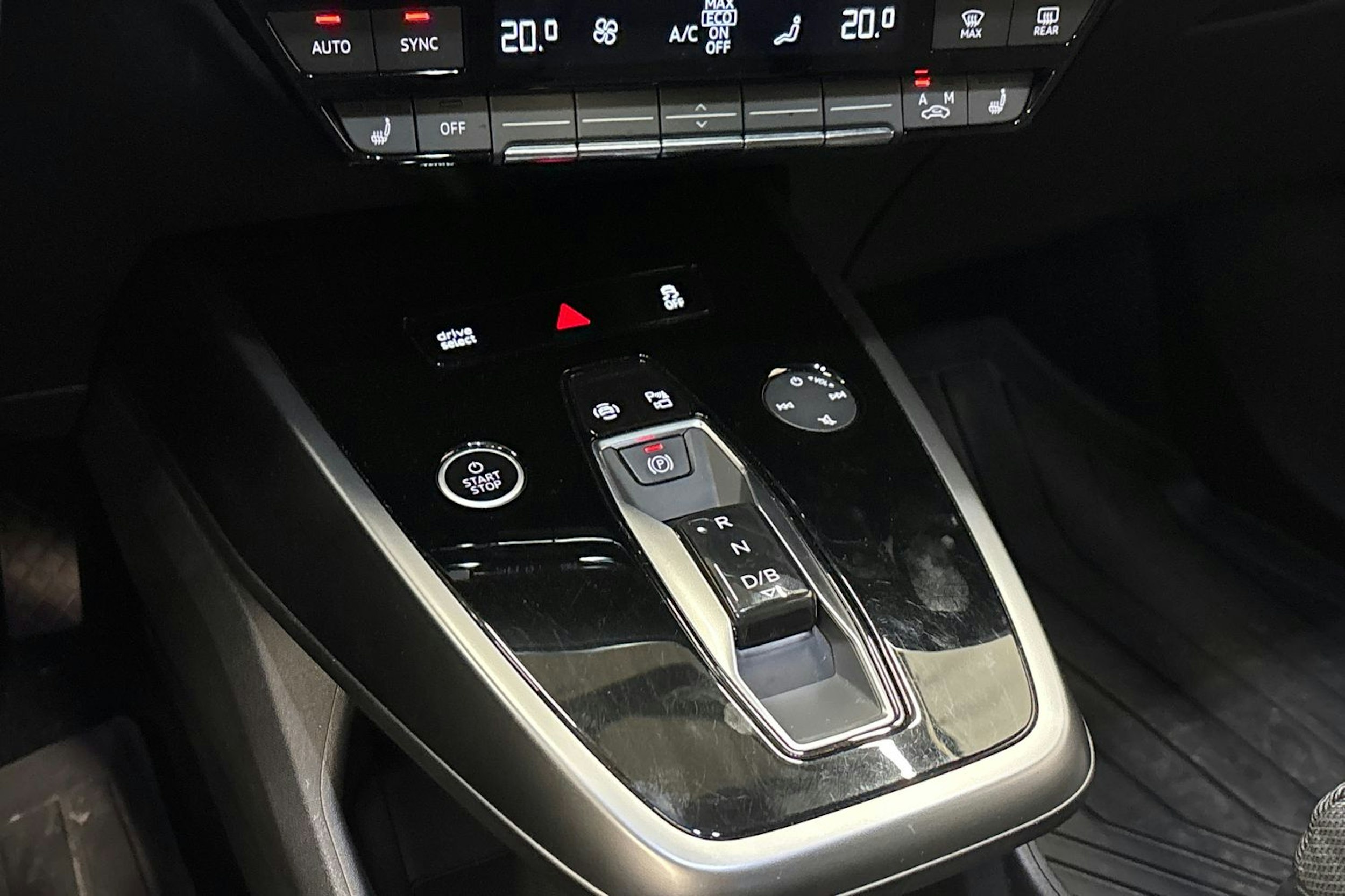 harmaa Audi Q4 e-tron 2023 kuva 30.