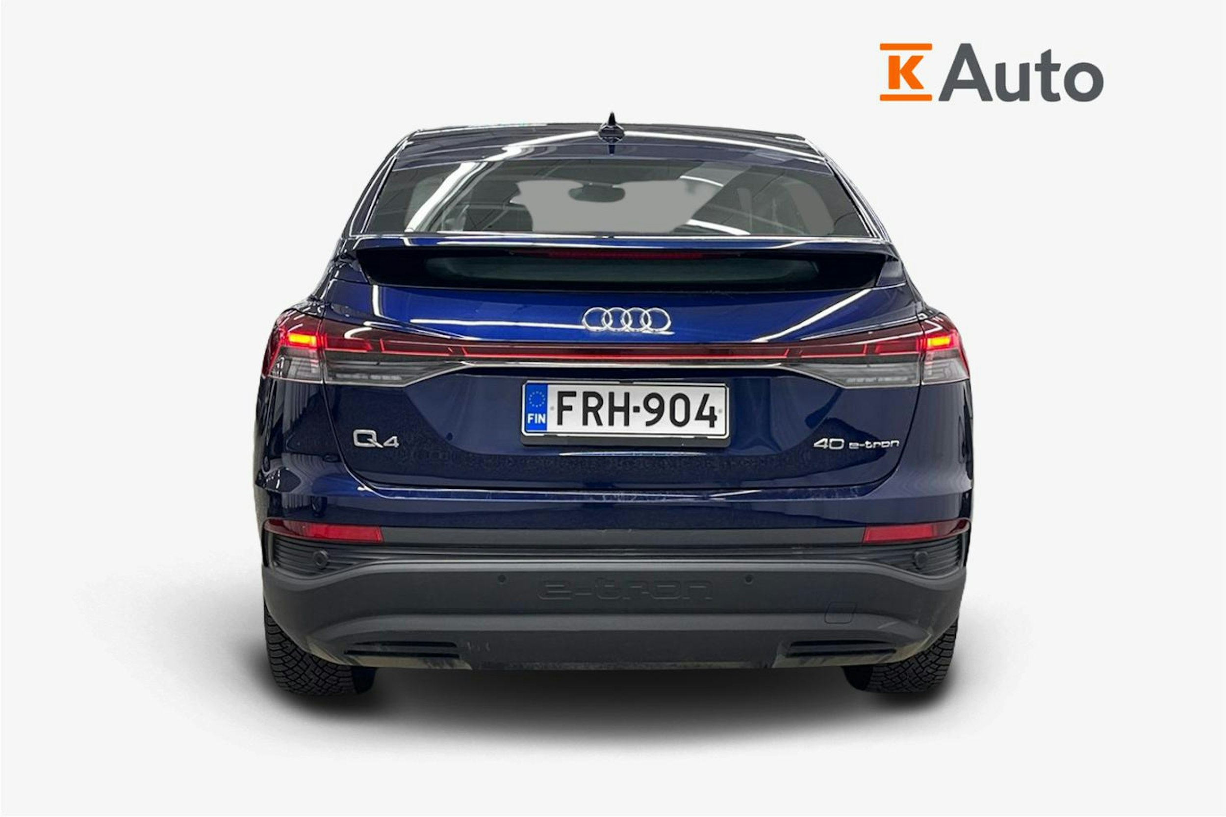 sininen Audi Q4 e-tron 2023 kuva 3.