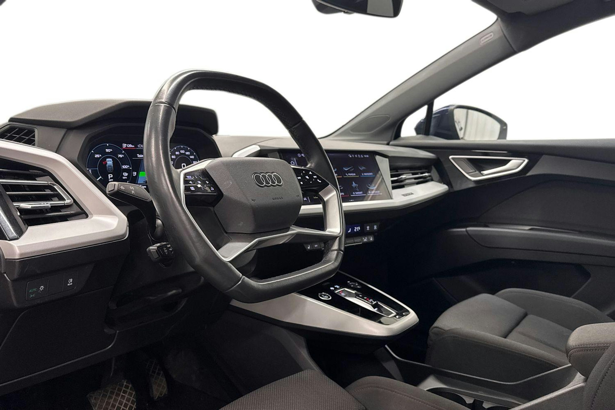 sininen Audi Q4 e-tron 2023 kuva 7.