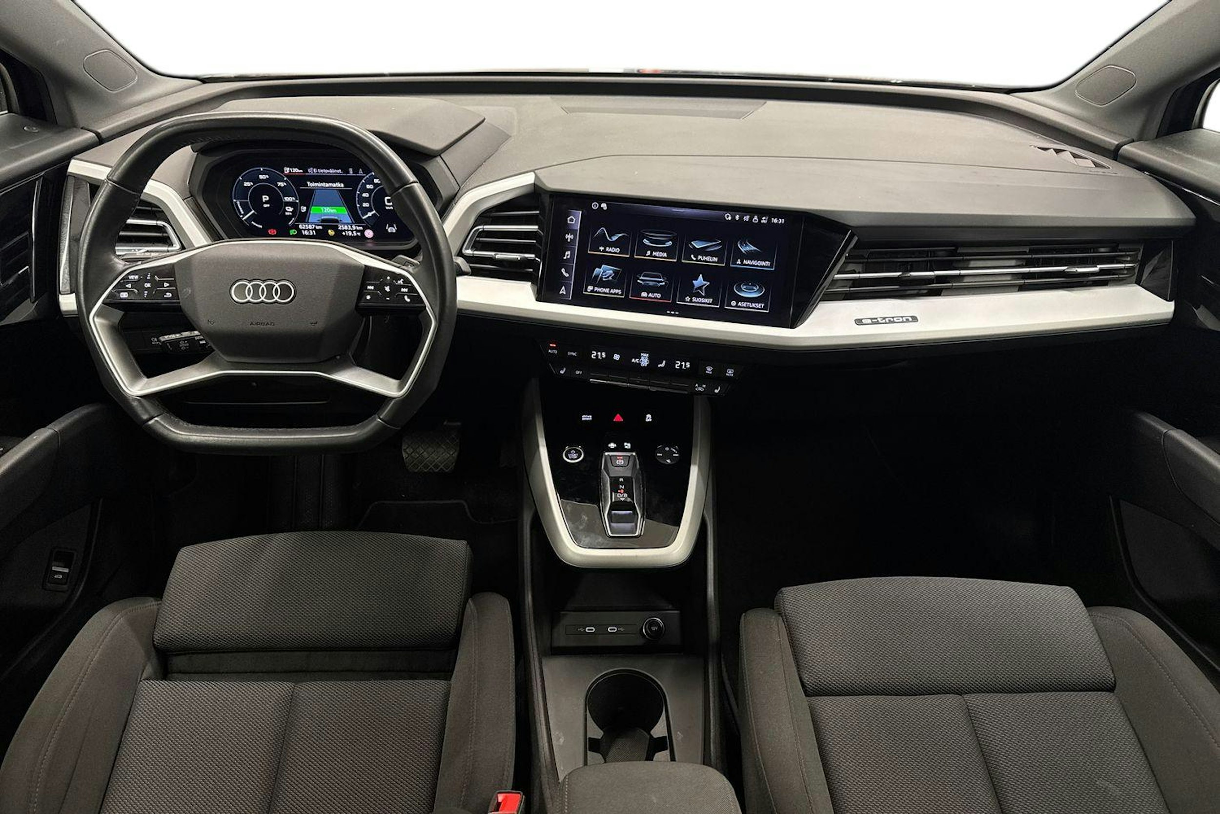 sininen Audi Q4 e-tron 2023 kuva 9.