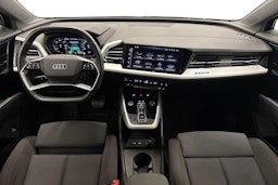 sininen Audi Q4 e-tron 2023 kuva 9.