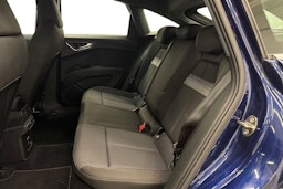 sininen Audi Q4 e-tron 2023 kuva 10.