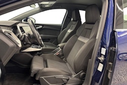 sininen Audi Q4 e-tron 2023 kuva 11.