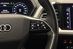 sininen Audi Q4 e-tron 2023 kuva 16.
