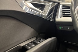 sininen Audi Q4 e-tron 2023 kuva 19.