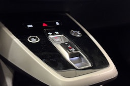 sininen Audi Q4 e-tron 2023 kuva 20.