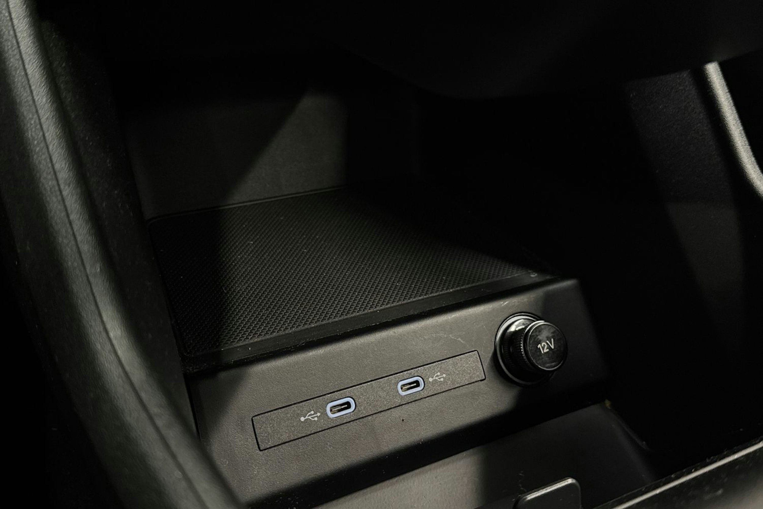 sininen Audi Q4 e-tron 2023 kuva 21.