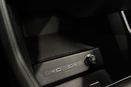 sininen Audi Q4 e-tron 2023 kuva 21.