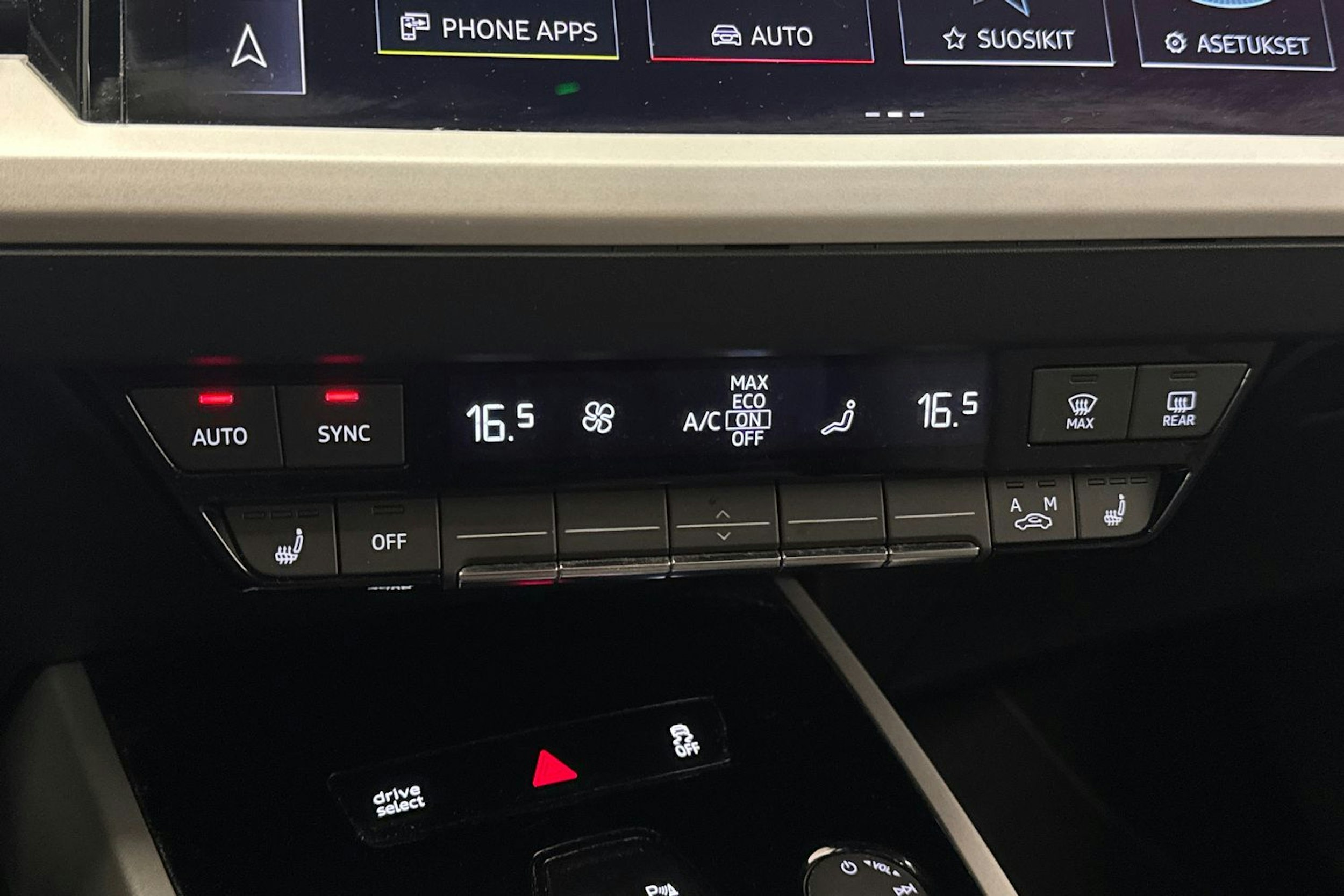 sininen Audi Q4 e-tron 2023 kuva 22.